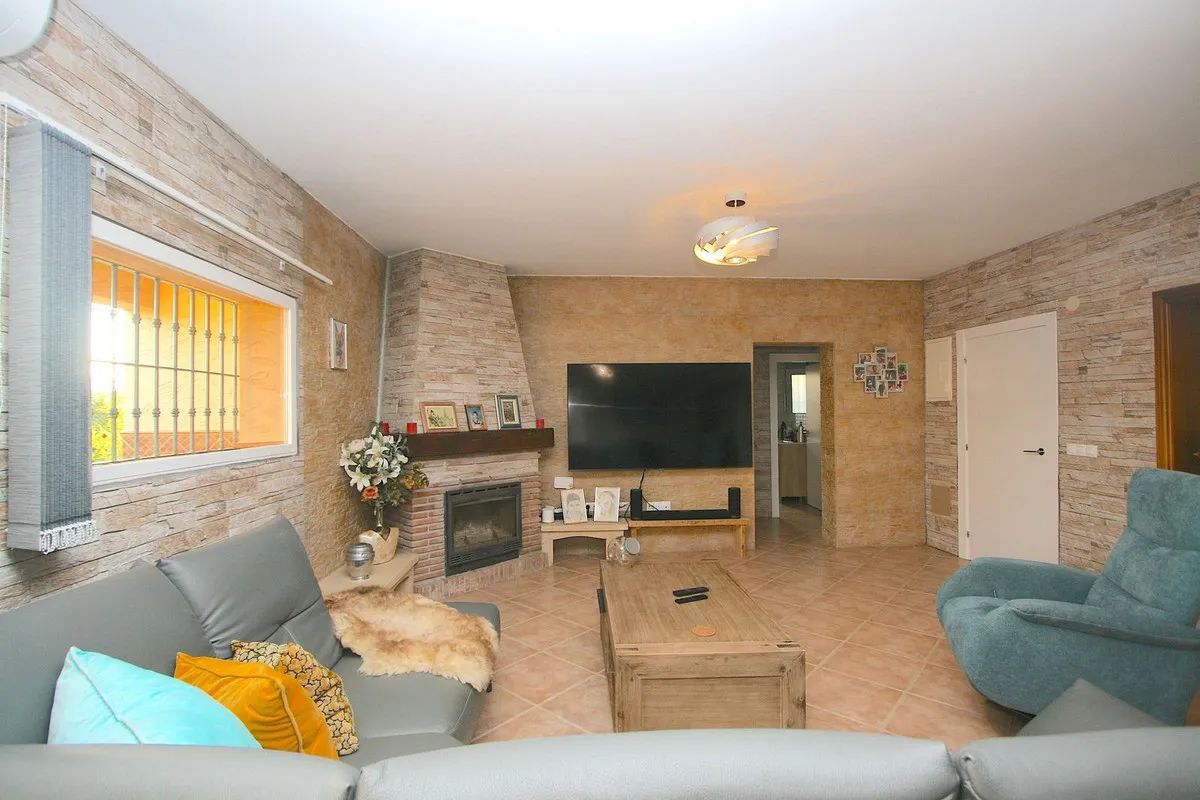 12d4db0e-a8d7-4d90-996d-3ca361a59905