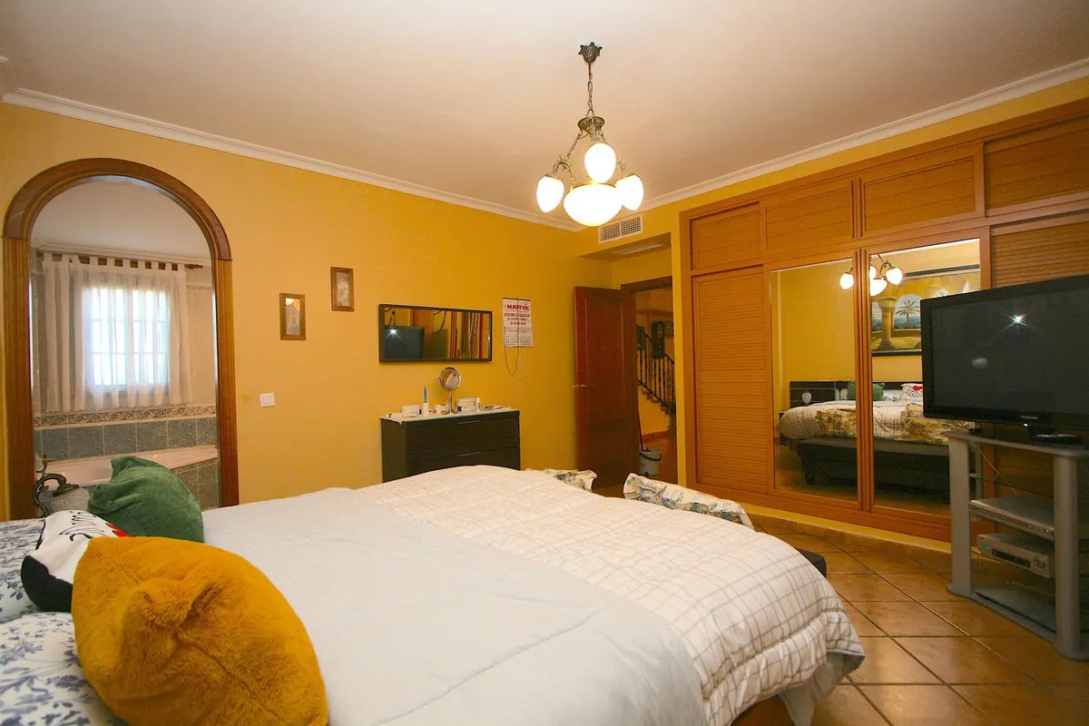 8040a8fe-fc6a-4a9b-999c-63bc35458780