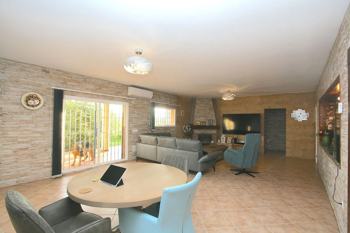 9daa3c82-d583-40cb-9b43-9754f89f98c8