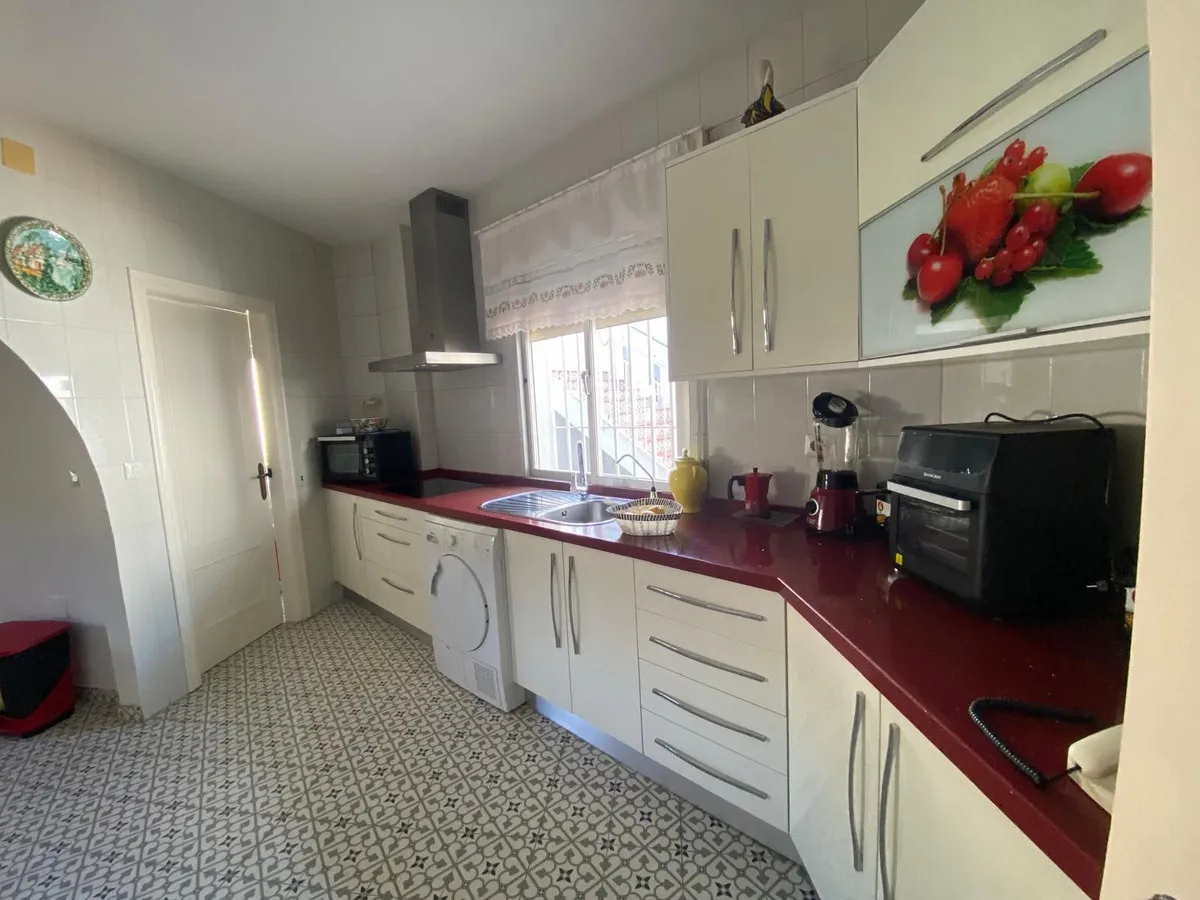 e9a52978-0dbe-471c-a3e7-d9d595d77e2a