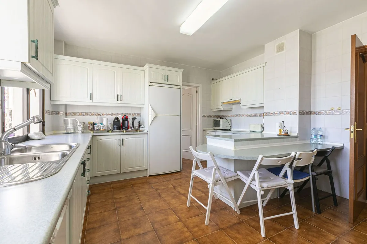 b9fbc3ab-d1e6-4fe4-b6c4-47fc3c904fbb