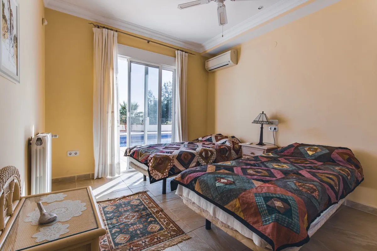 698f8922-0954-43a0-93d7-b0468e7915a1