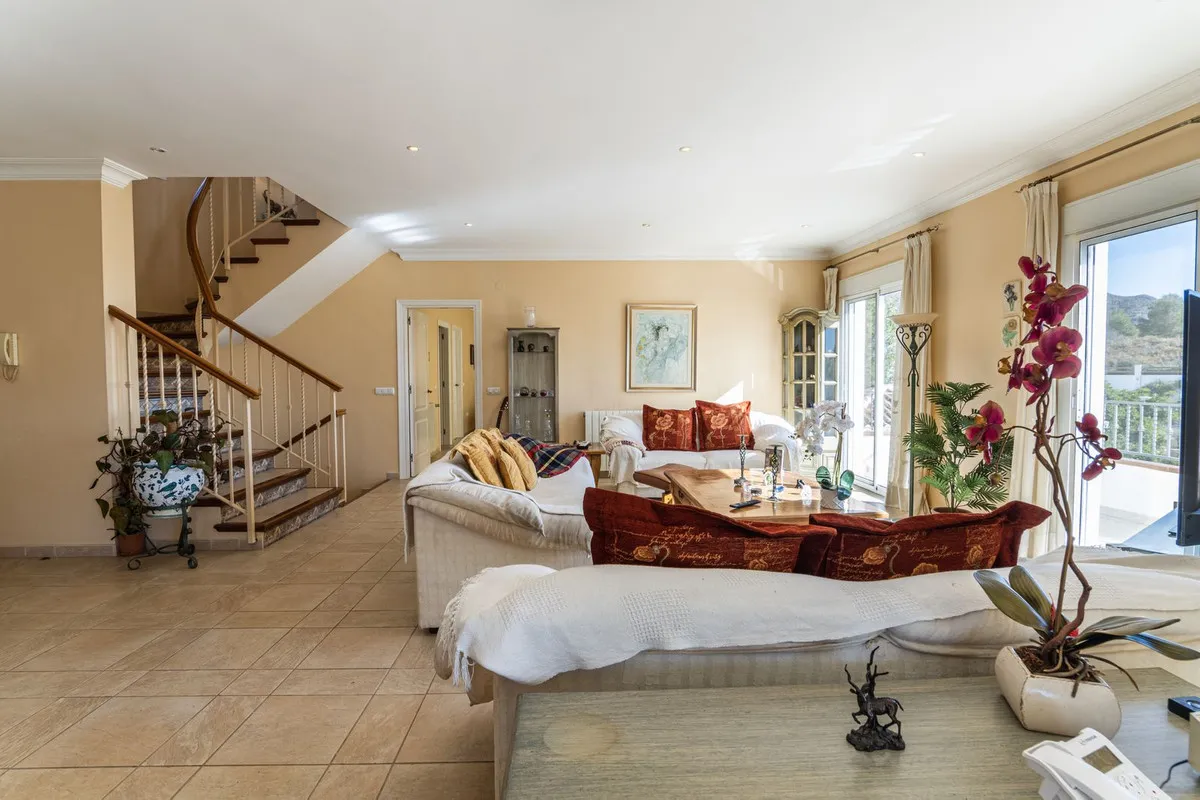 9963a748-0995-4ce7-8f19-7acb9cd1a5b8