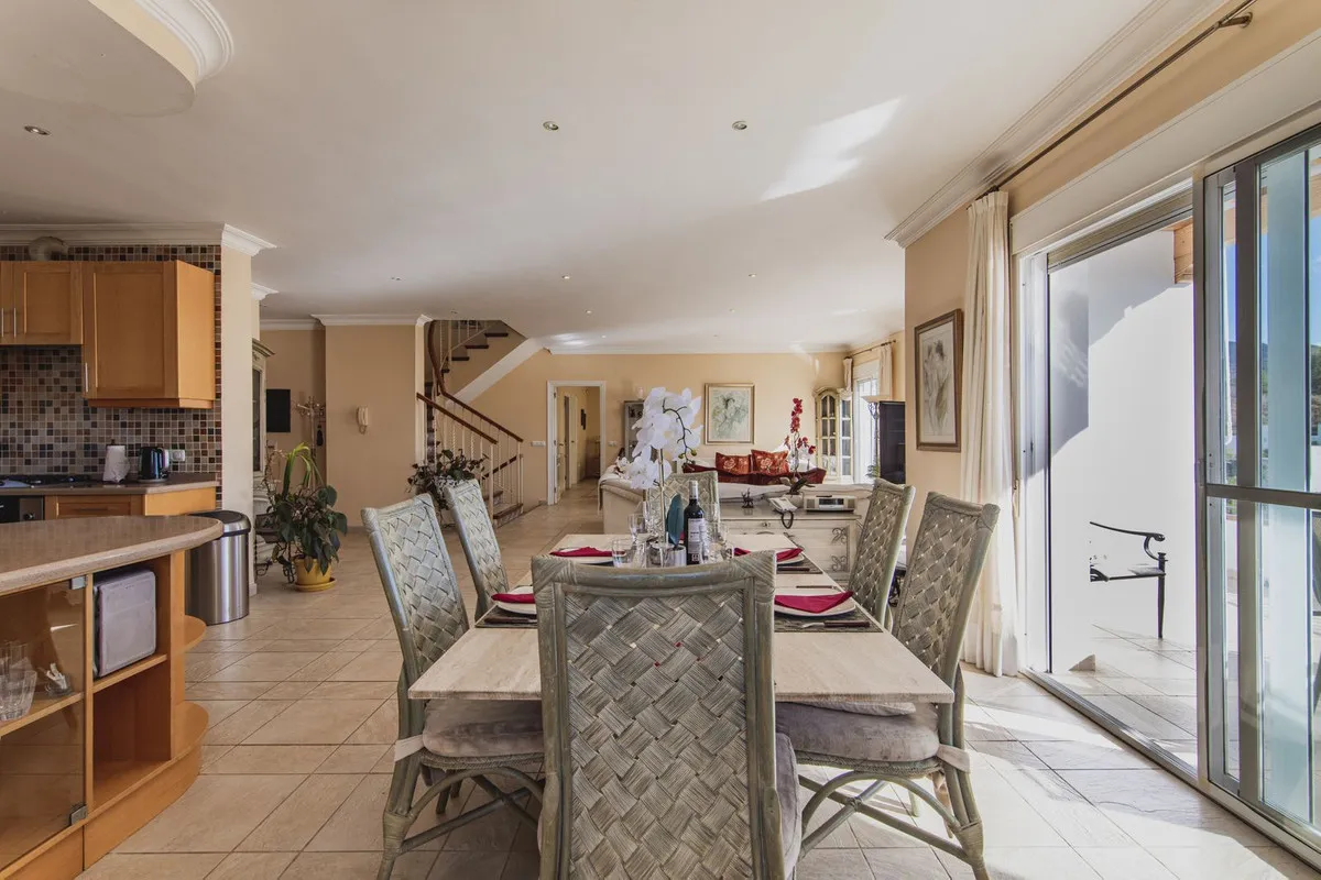 a1910b65-187c-4565-a1e3-7f95d65d1efd