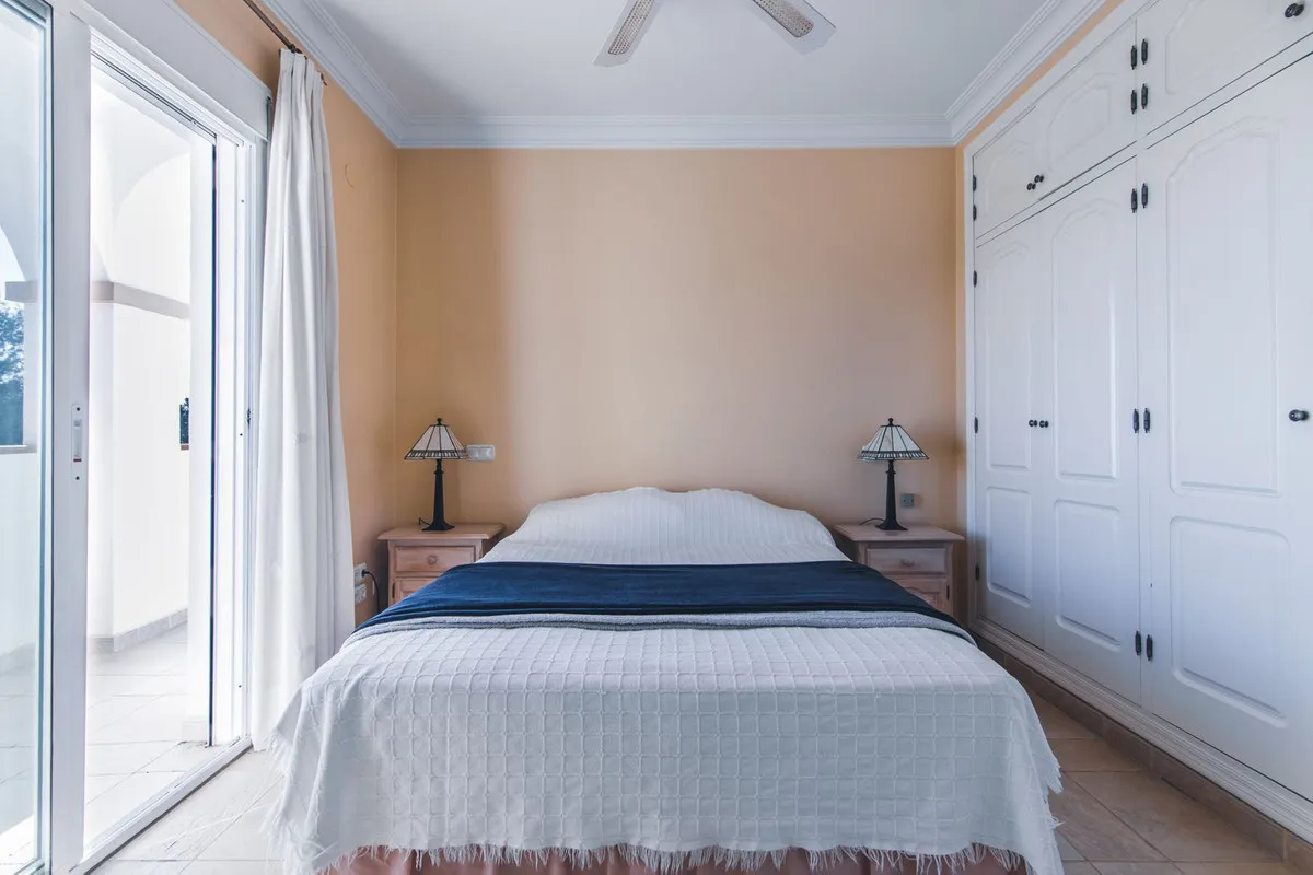 fee2df74-2c63-4844-bbf0-51631f743f56