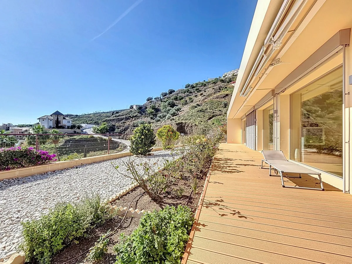 97995942-ffde-4913-871e-2279105d4e80