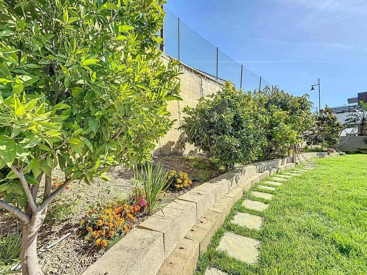 d62dc775-711c-42c8-b597-3f5f93724697