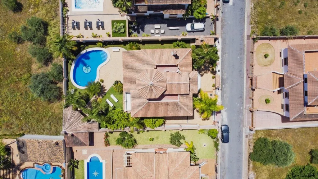 b1b98037-db64-41fb-b7a0-40fcff8da0e3