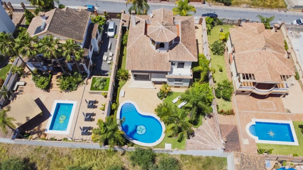 f8cf629c-f054-468a-837f-d3ceb66b3c38