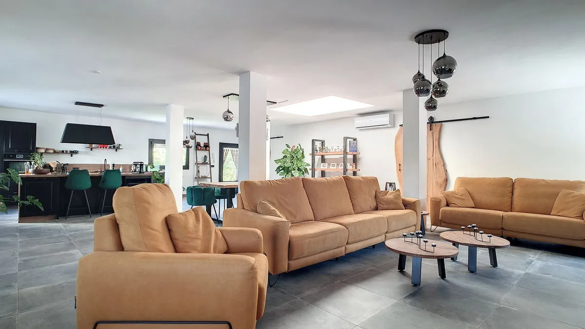 98f19e6f-2f40-483f-b122-894cea8a944b