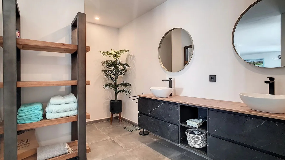 b60497a3-9f36-4163-82fe-250b79bb34ca