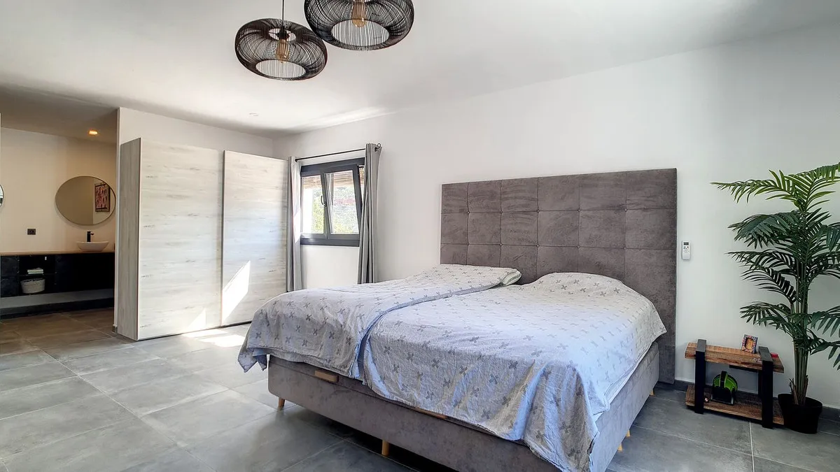 e6b18815-c1fa-4f88-8d65-b83718cddd24