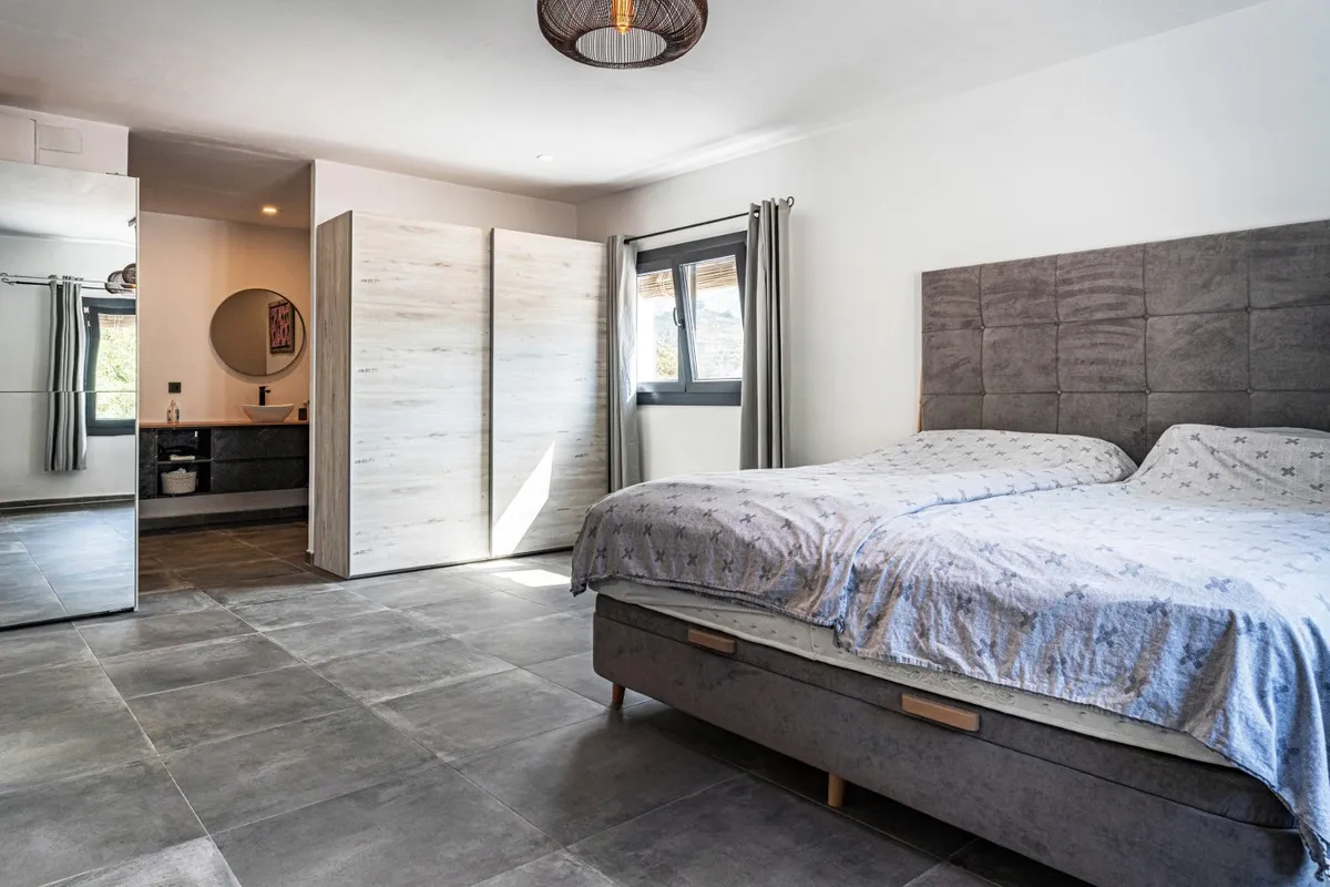 5edc9e3c-ffcc-4eda-a7b5-55351e510415