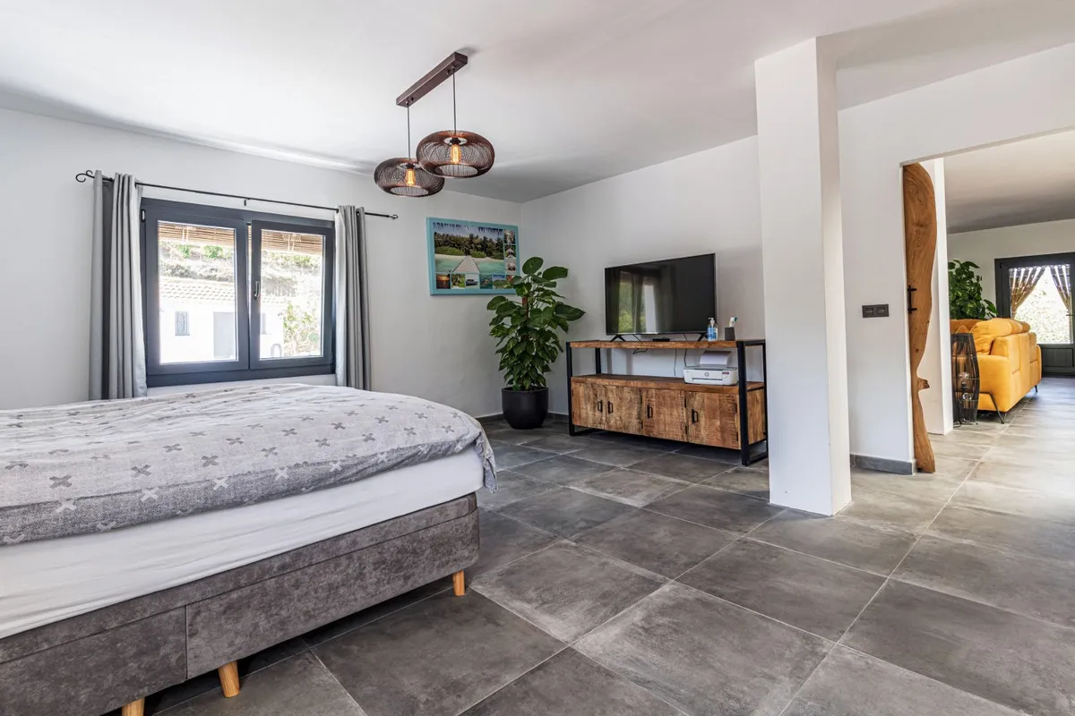 f57efd2e-d1bf-4f5a-88a8-e2f5f3a488ac