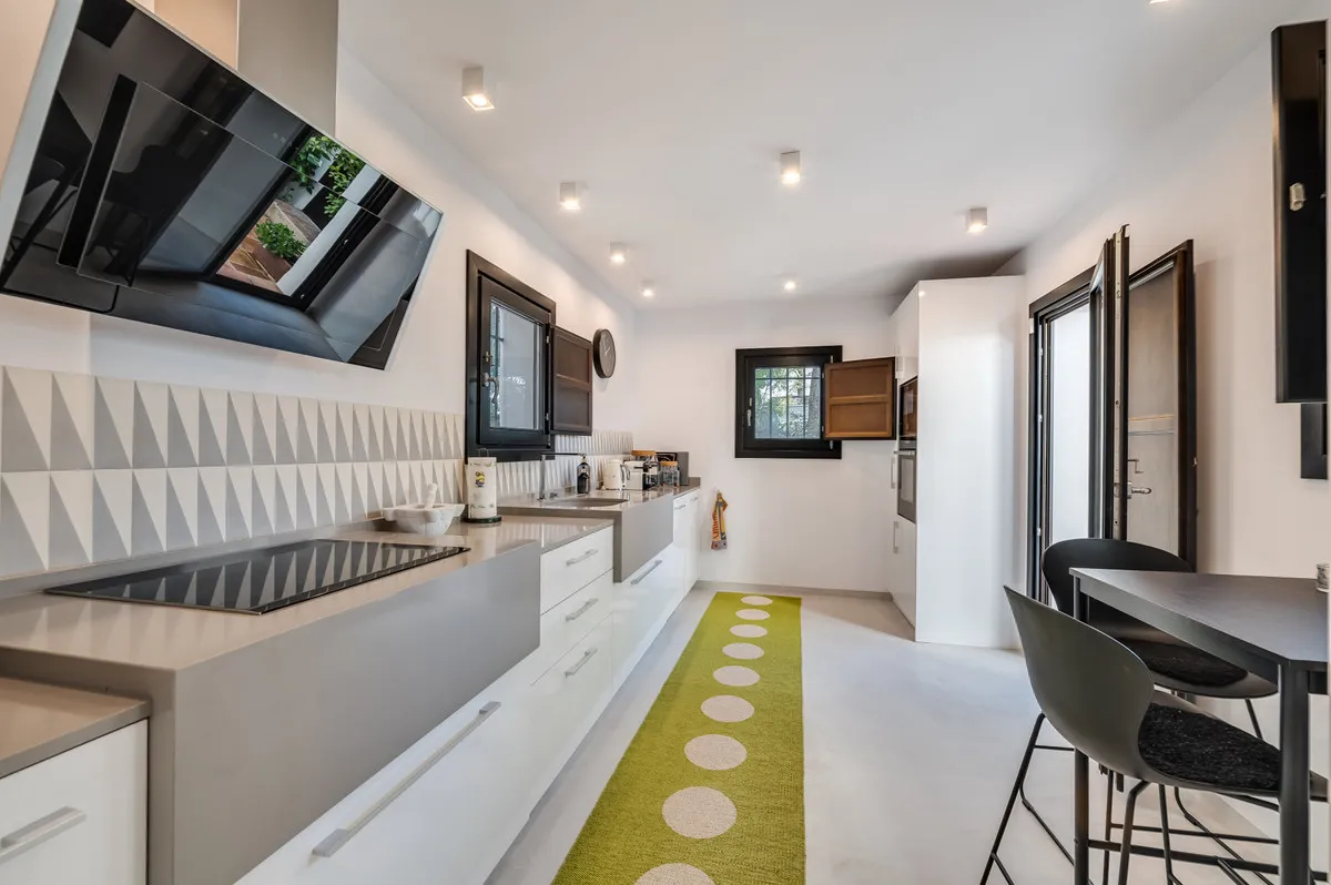 100b8605-8992-4ab9-9c0d-59b6faa737e1