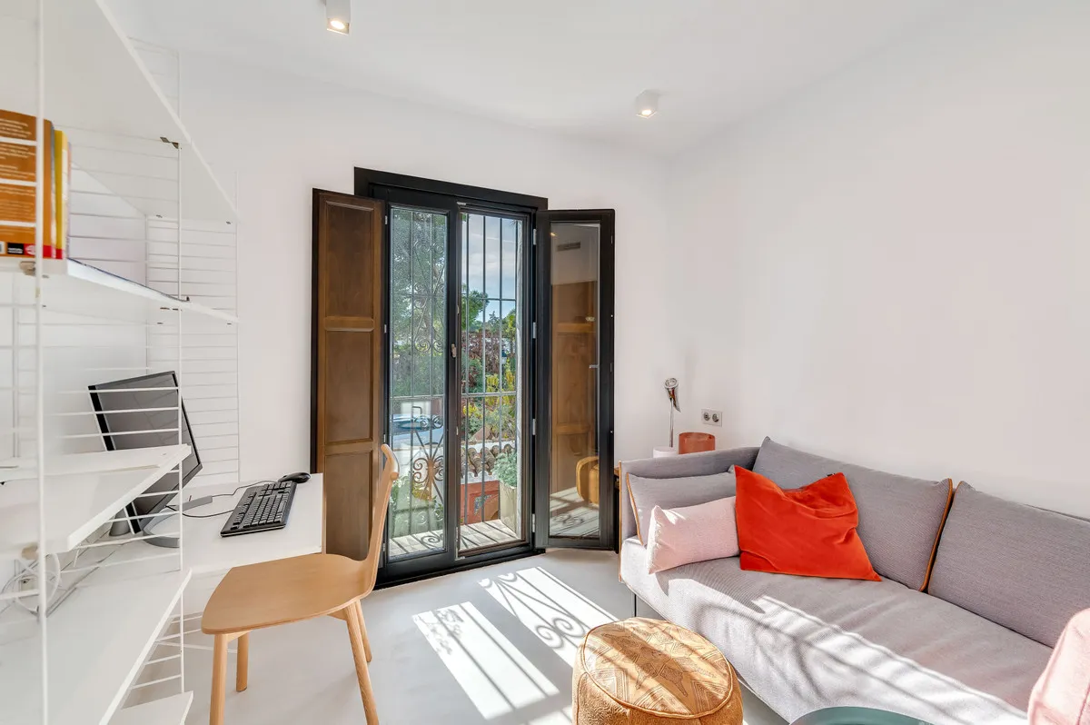 5baaabe5-c2f2-4a4d-b256-16c54a3d08df