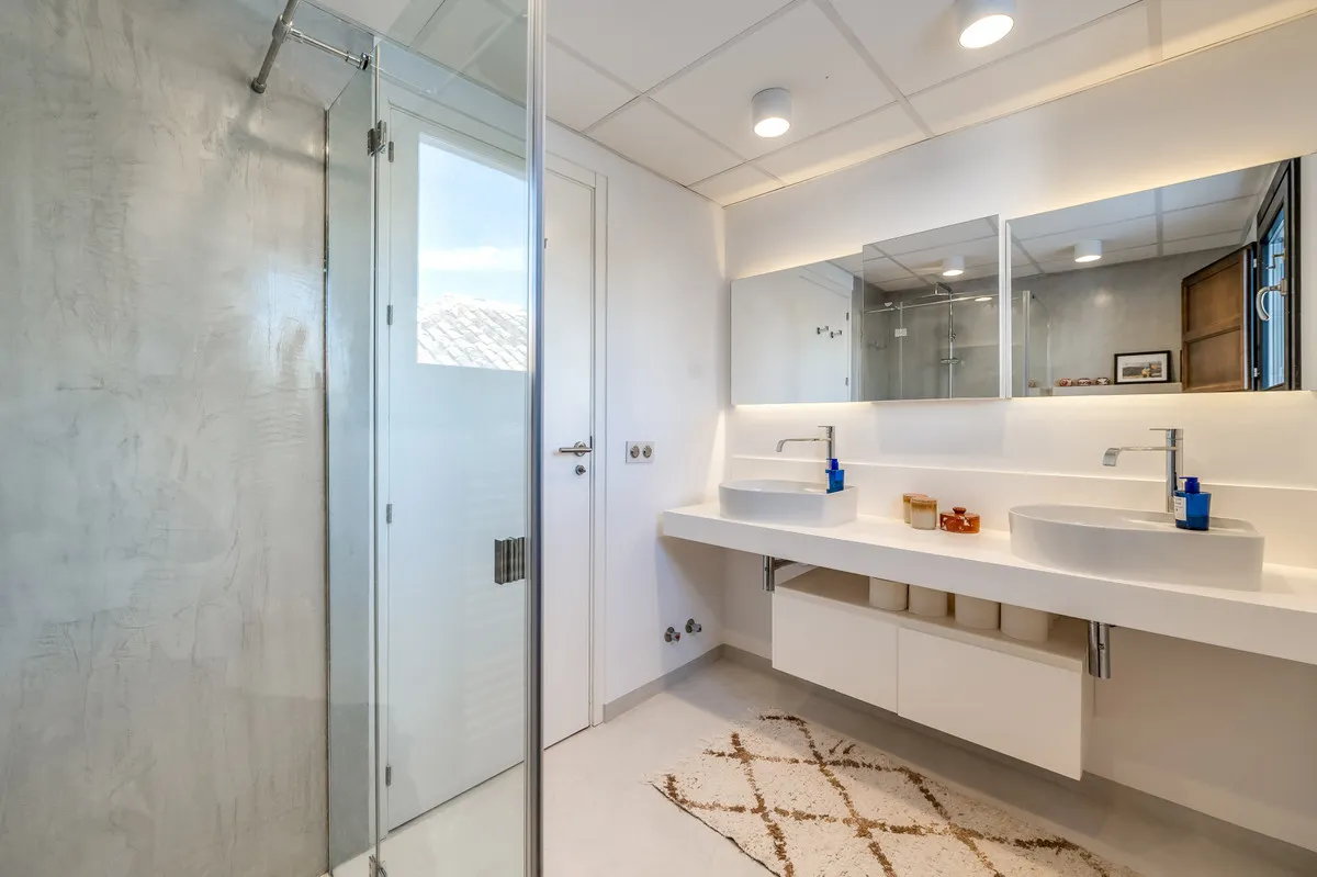 7b7bf04d-a798-45b6-bd34-826192094d28