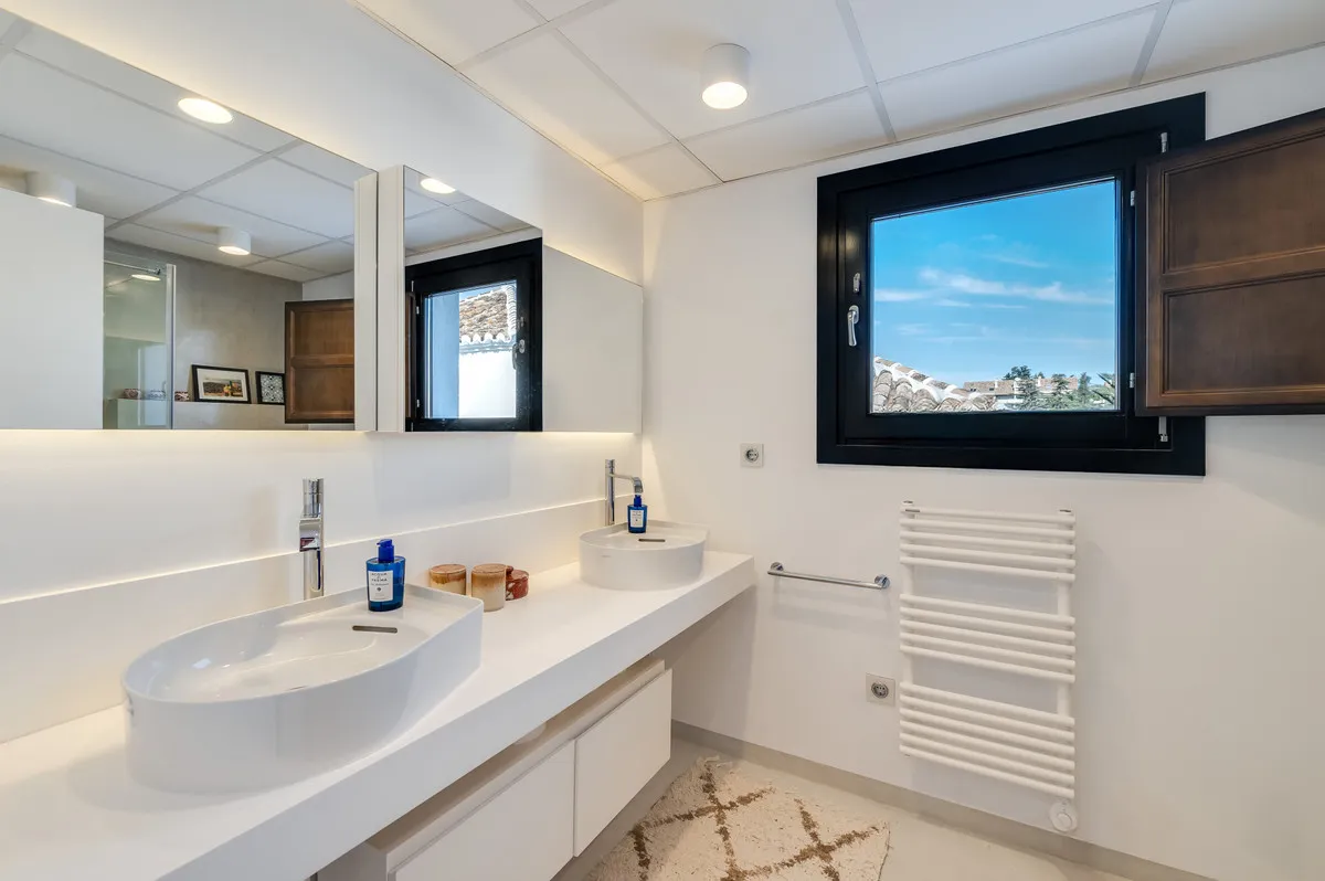 9ca12468-dfdb-4a44-9d0e-9fb793db2312