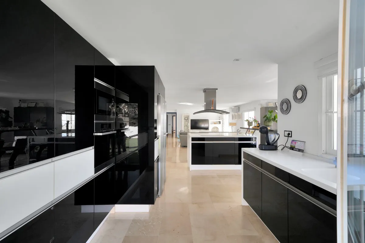 3dbd6e25-4b13-43a1-83ed-256f9c8f1a67