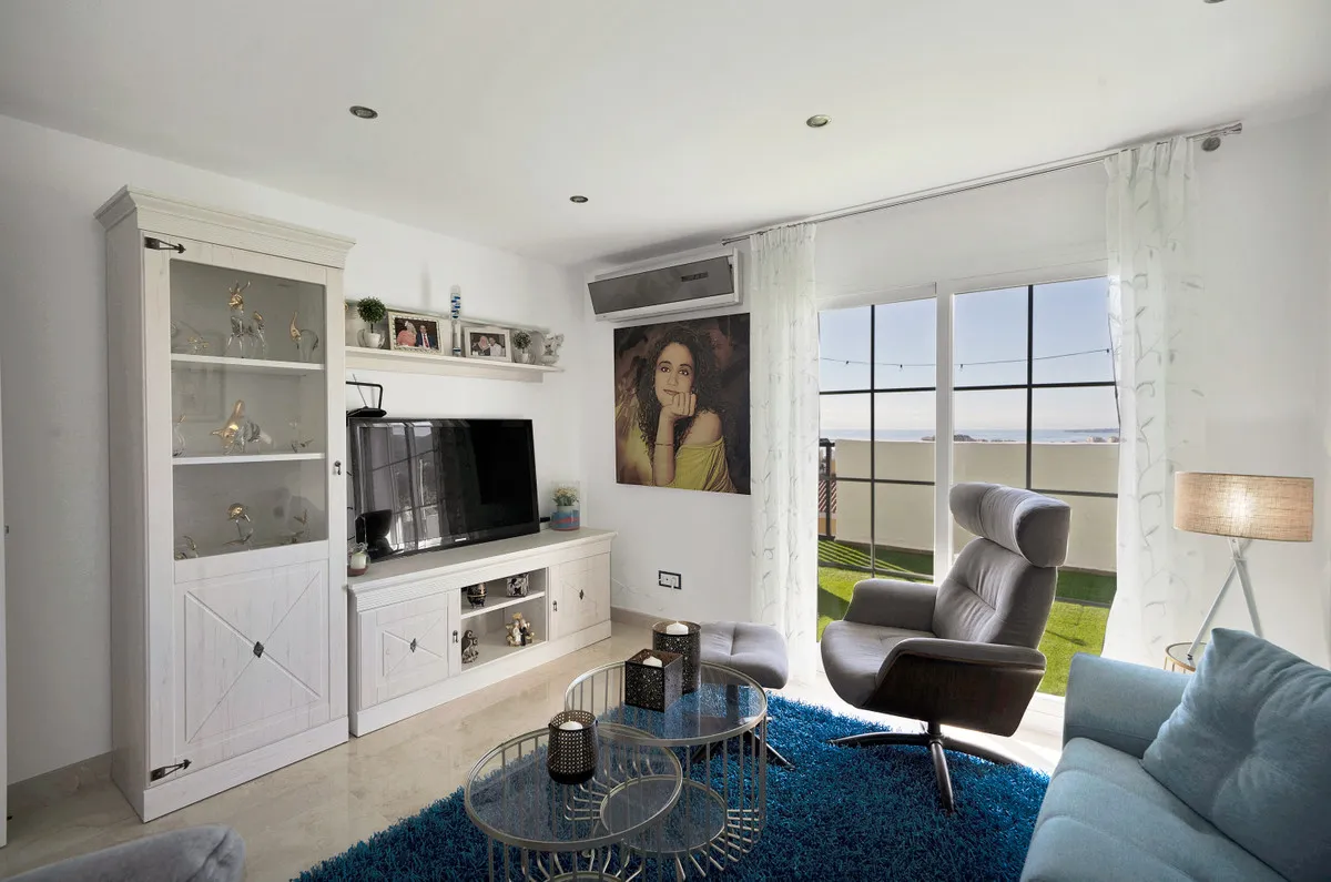 64906950-207b-403b-8251-87362d3b5418