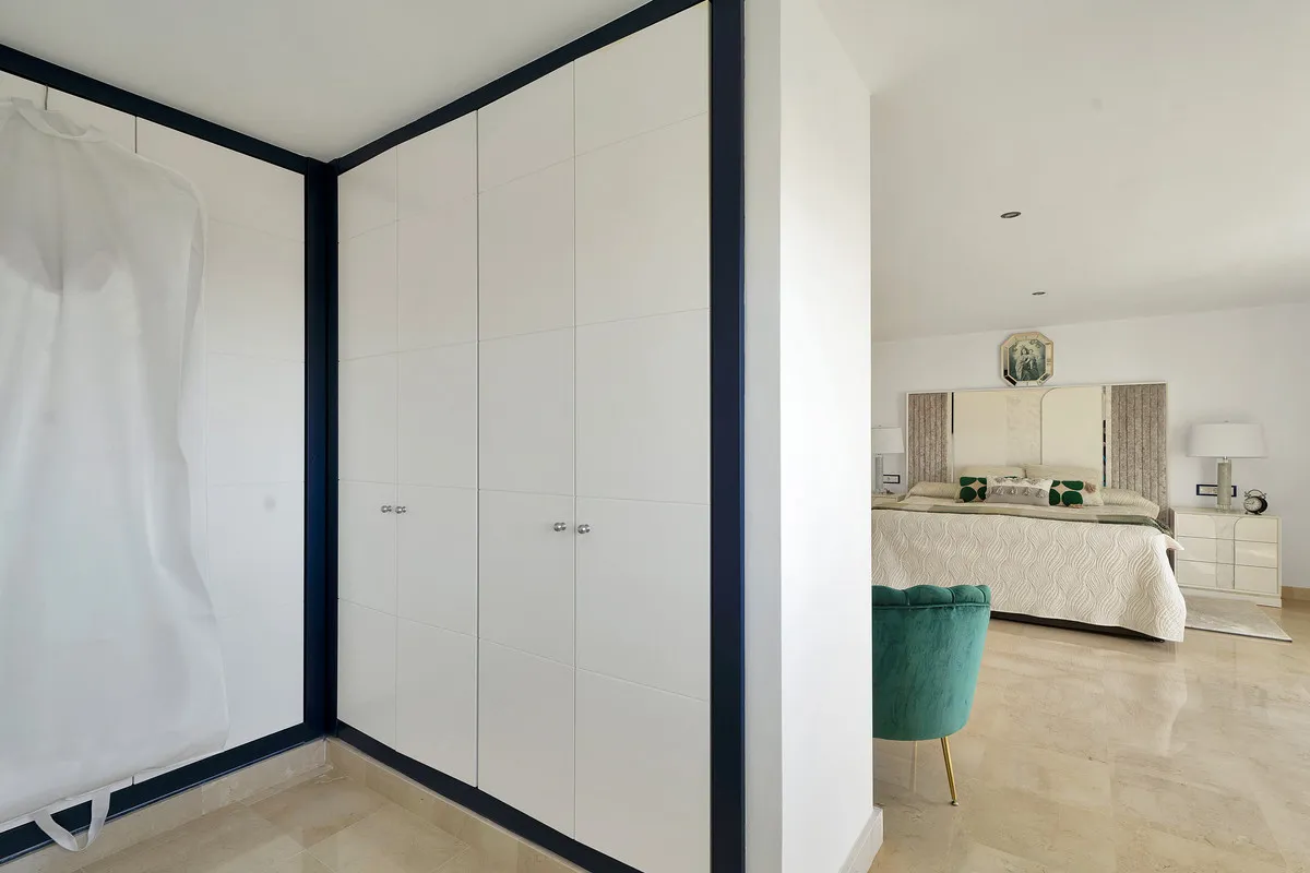 e96968ae-995b-4da4-bd32-bc73010f7a51