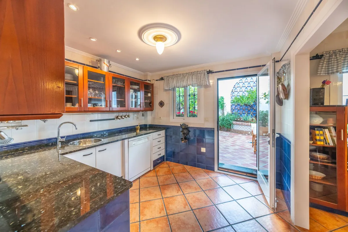 5161965e-a9d8-401e-96e6-8310b011e9df