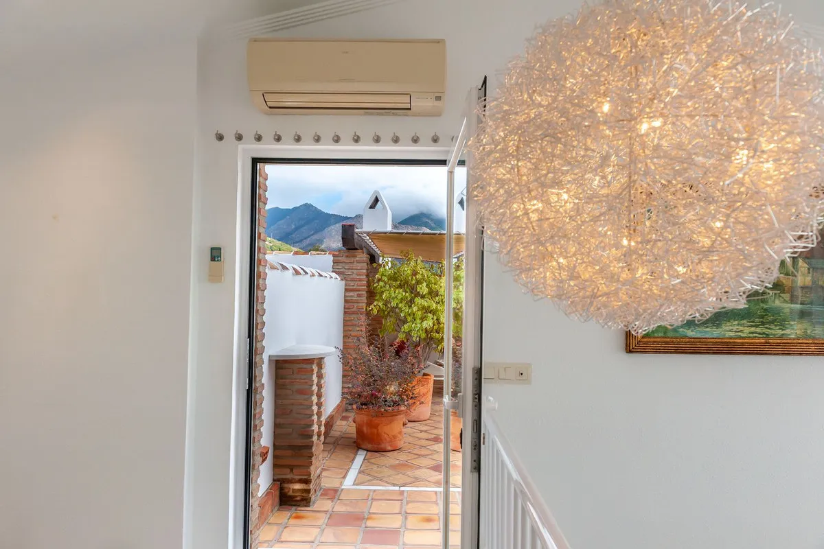 a6a290f2-373c-40cd-bdb0-33da4058bb06