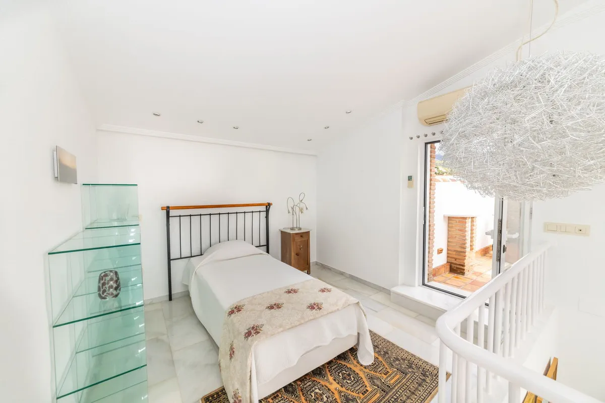 d9783daa-b9a7-4177-8f95-de7628b74f39