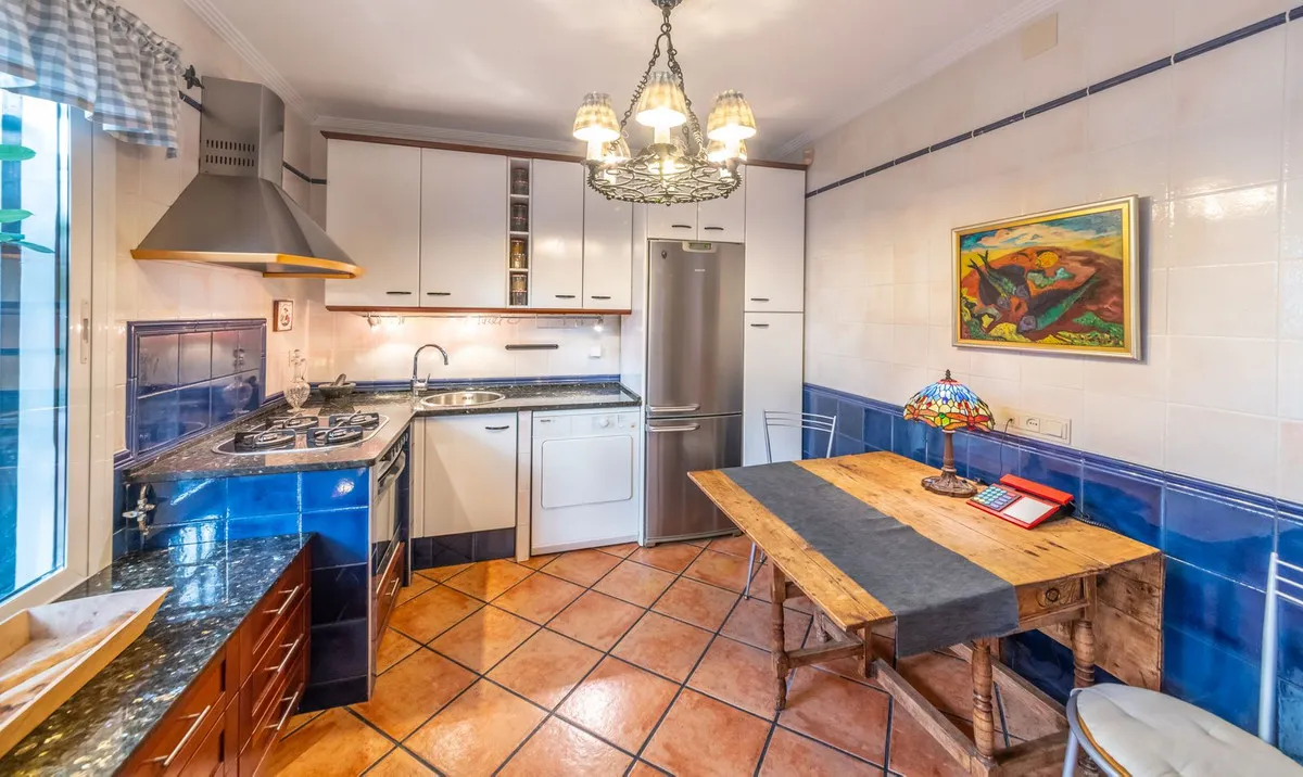 f28e4a00-6f28-4109-a394-198f891138a1