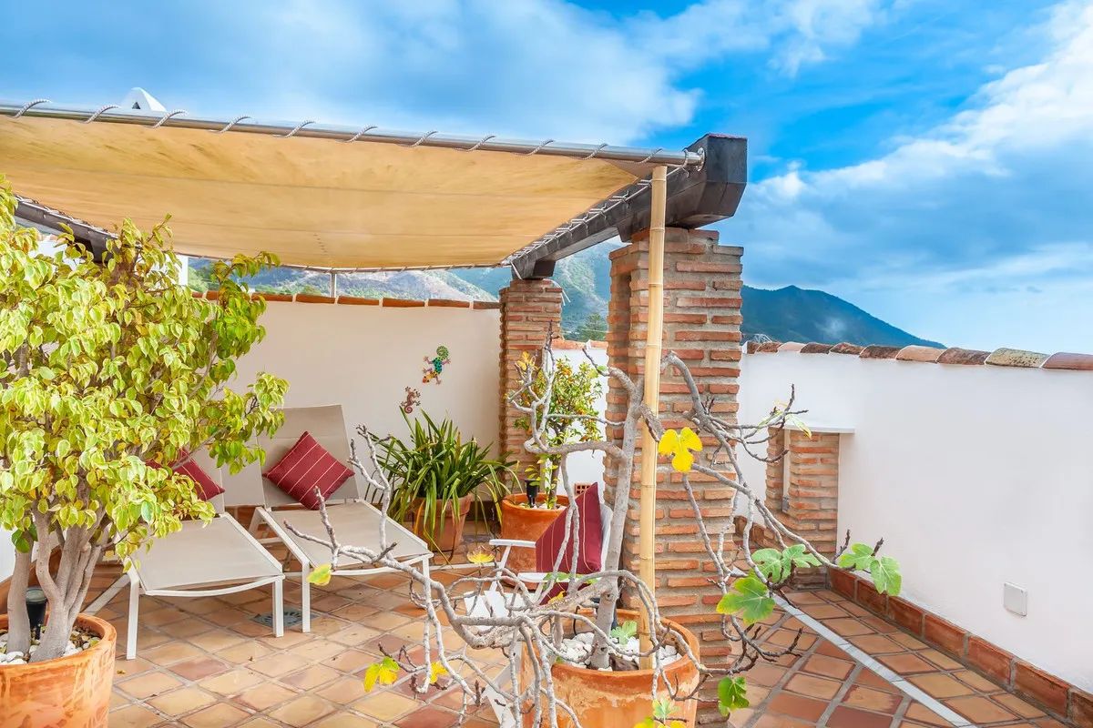 fb946212-fa13-49c3-8edb-4d97ab72b806