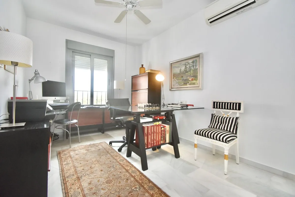 03fe5f7b-7882-4aba-8c5f-a6c1e0c719d9