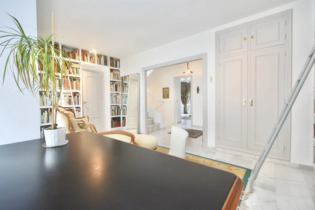 0b39a941-5d0d-42e3-96dc-3673a9f8b447