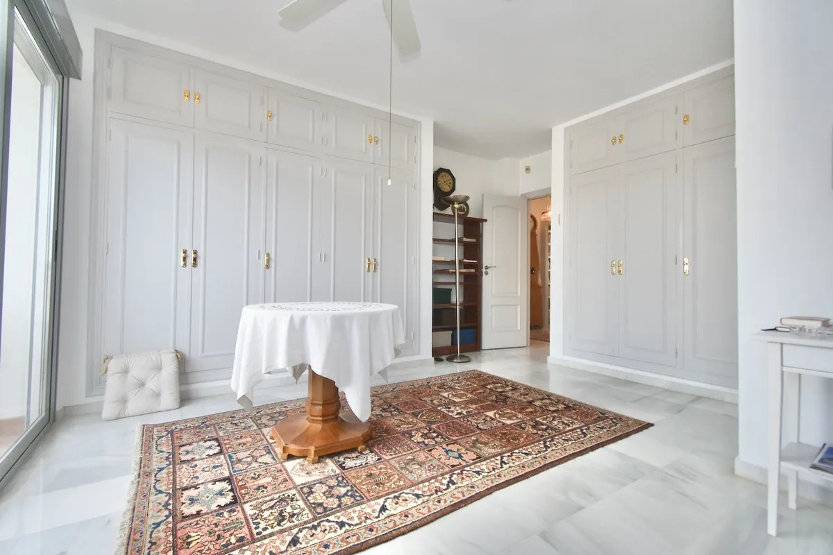 0cc7d9c7-7324-4bfa-aeef-f947a54efb7e