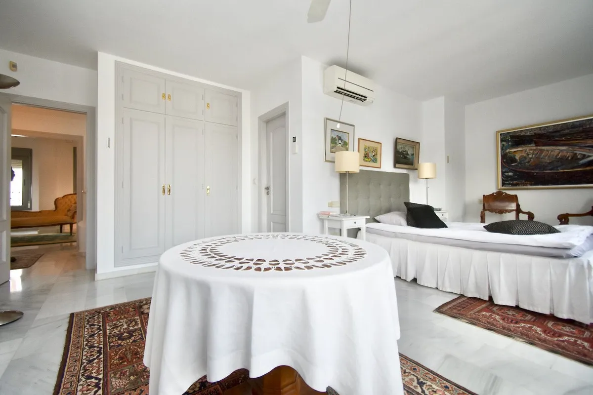 5f5963c6-6965-45d0-bcf5-23d66275e529