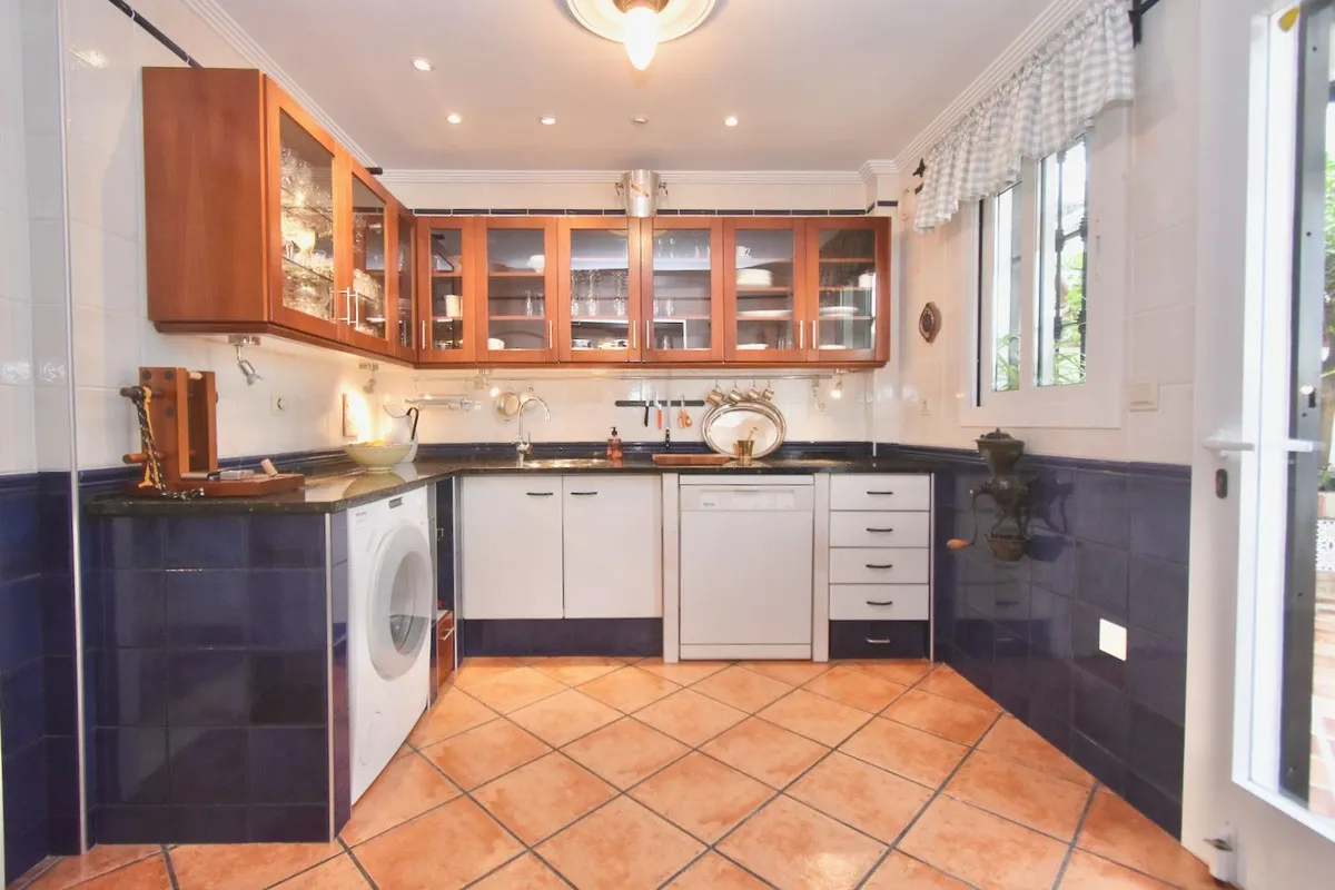 b049baa2-6dad-4b3b-8310-f41bb1312487