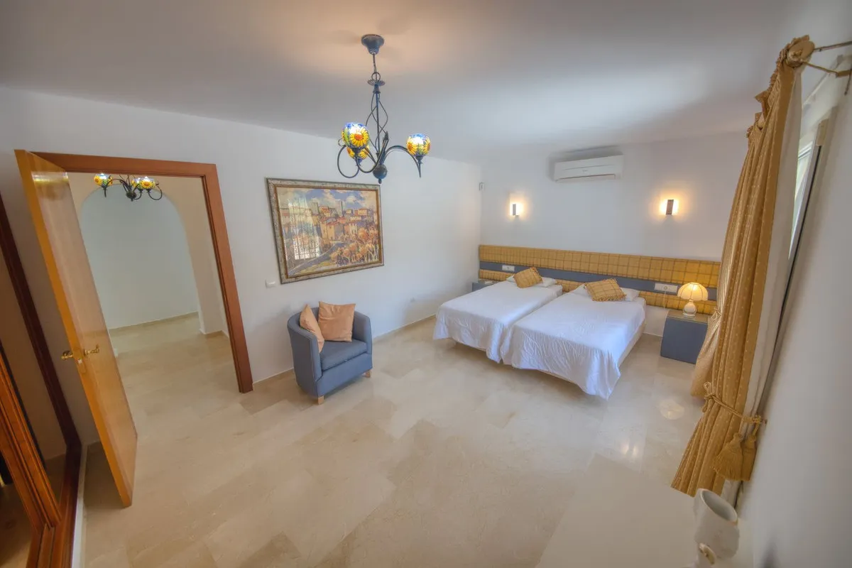 6c758a0b-a8af-4442-acef-375aa57f4d3c