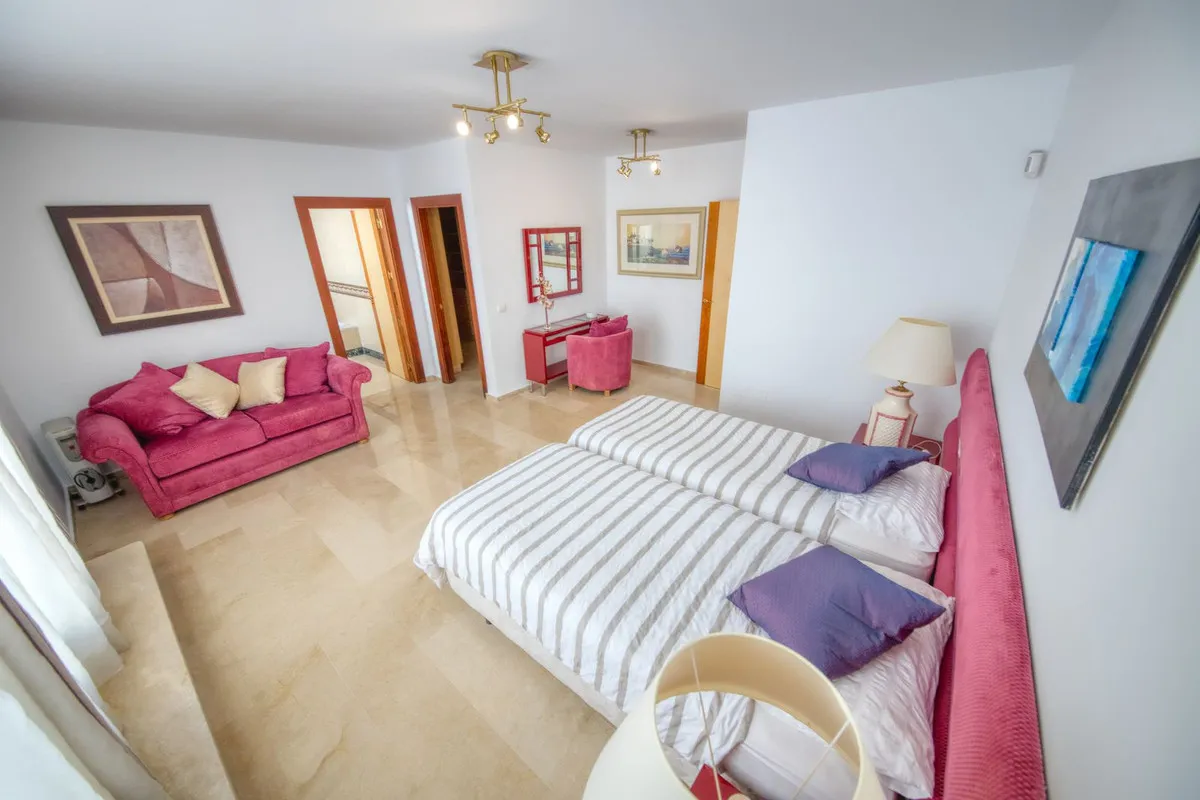 d4bd7a09-b03d-42e3-a068-97cf9a70db4b