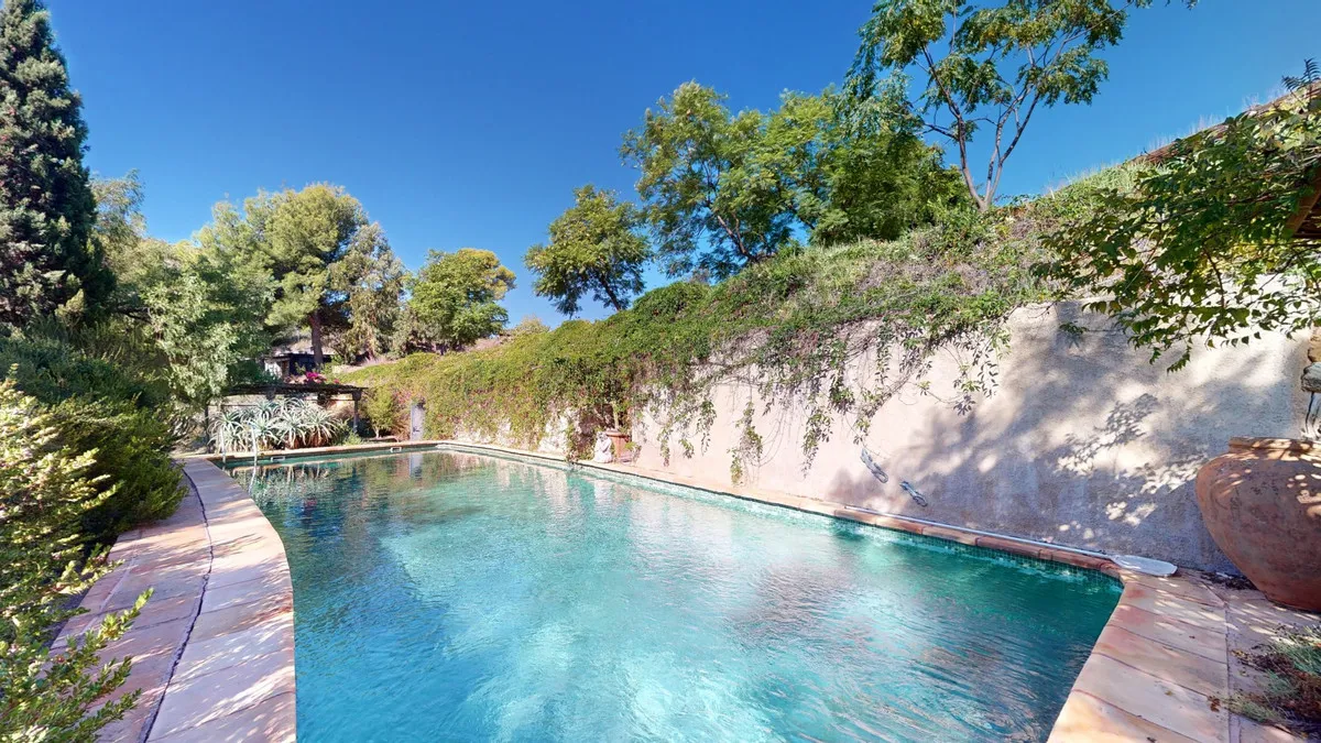 d03609da-9acc-42dc-82f1-d3d173cf10b5