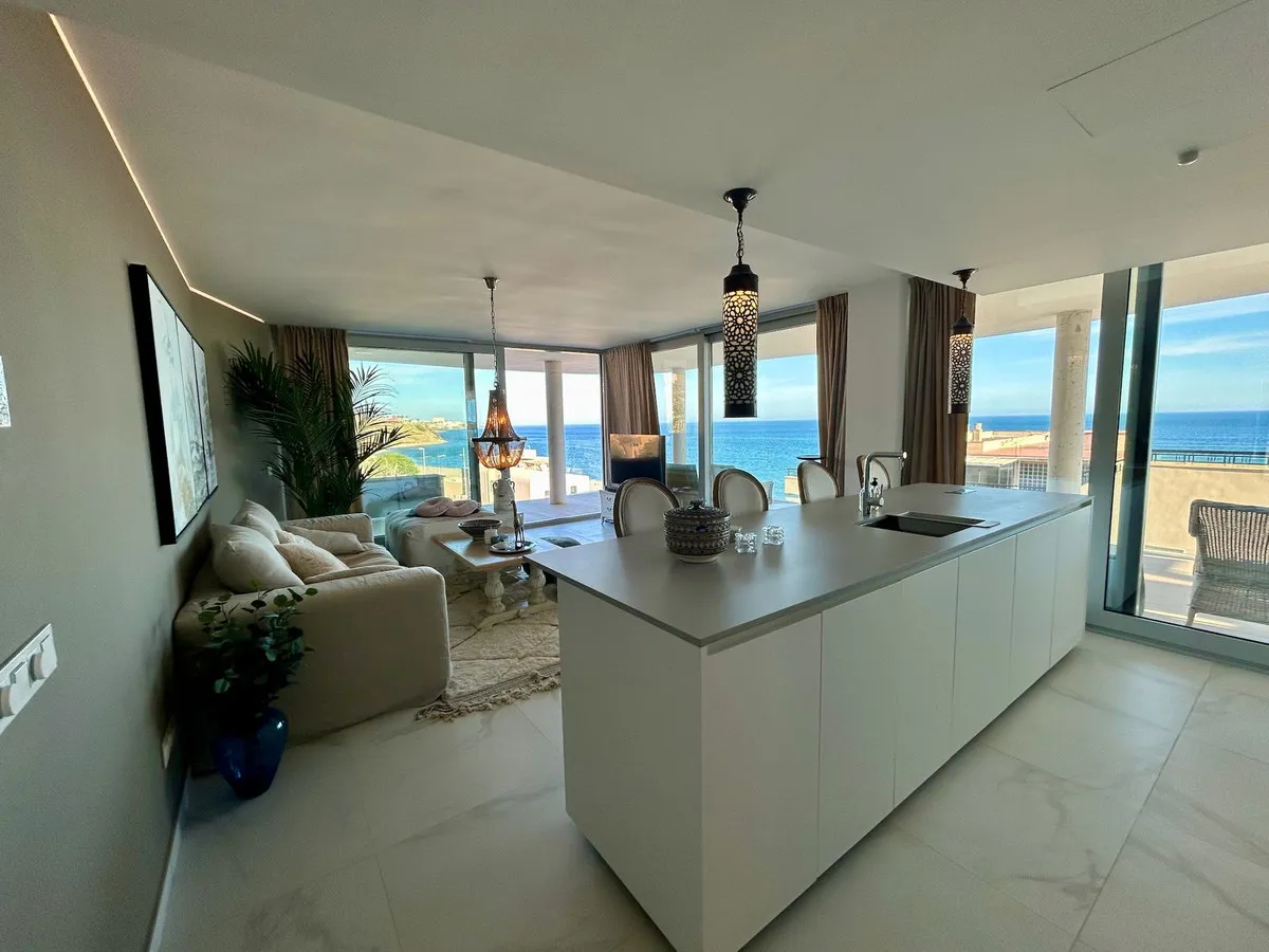 c6b3bffe-899d-42bd-b466-80884e854a10