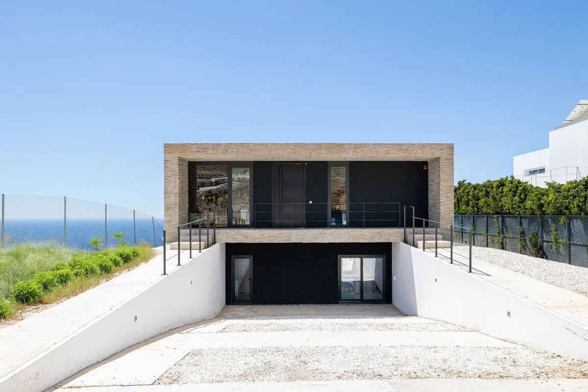 078e35c7-15dc-4348-ac5b-3bc2319f3bb1