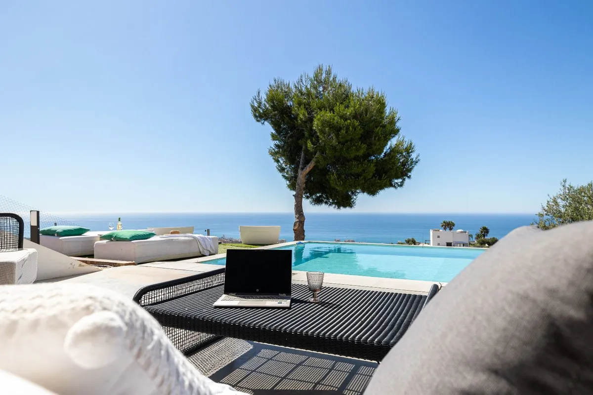 2a470dfb-c6d4-43d6-8042-481601c3da3e