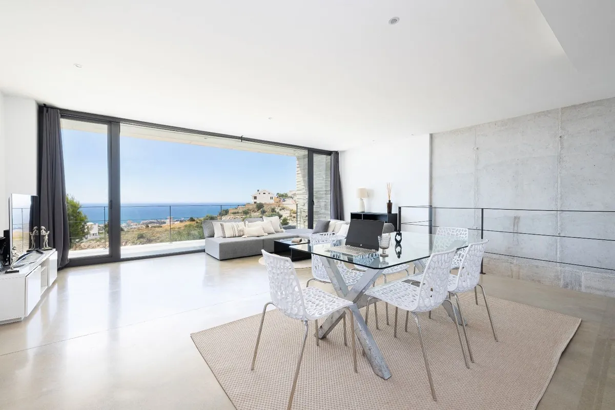 e5eb47dc-dce1-41e8-b59b-2832b610cb3c