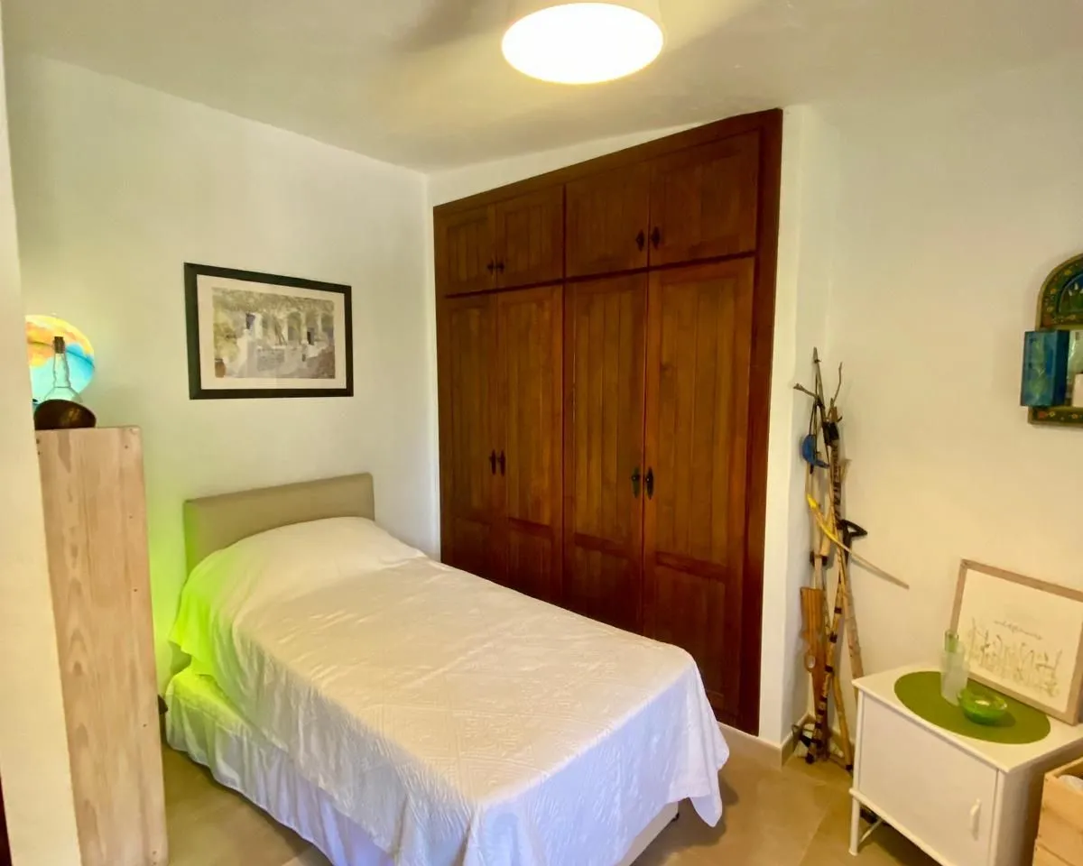 87302844-eb2c-4921-9505-9265d8ea51bf