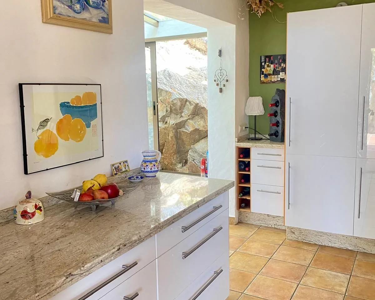 fff9326d-f0a9-460f-a8a3-be607cef1210