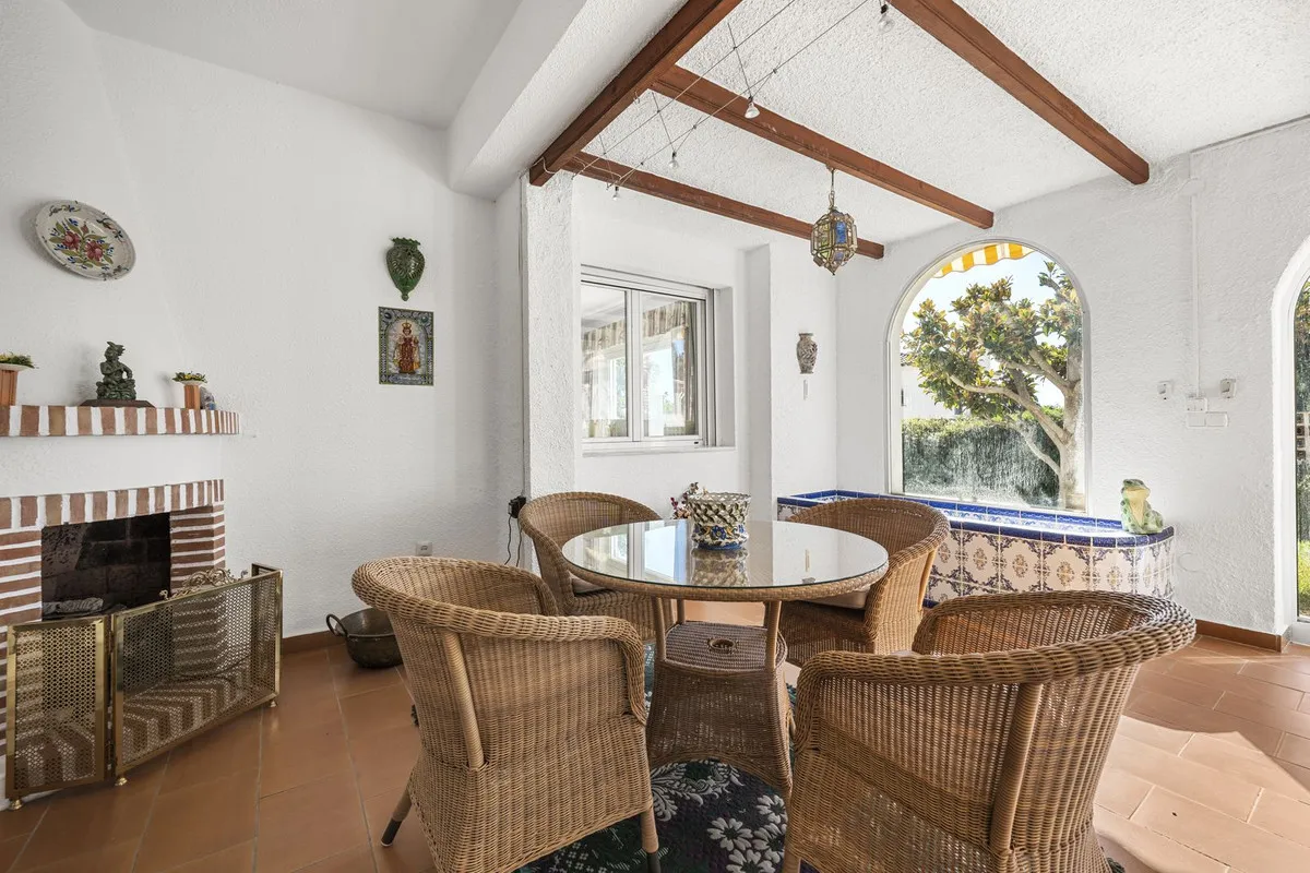 70ad7929-6070-4324-a13e-de5c366cf861