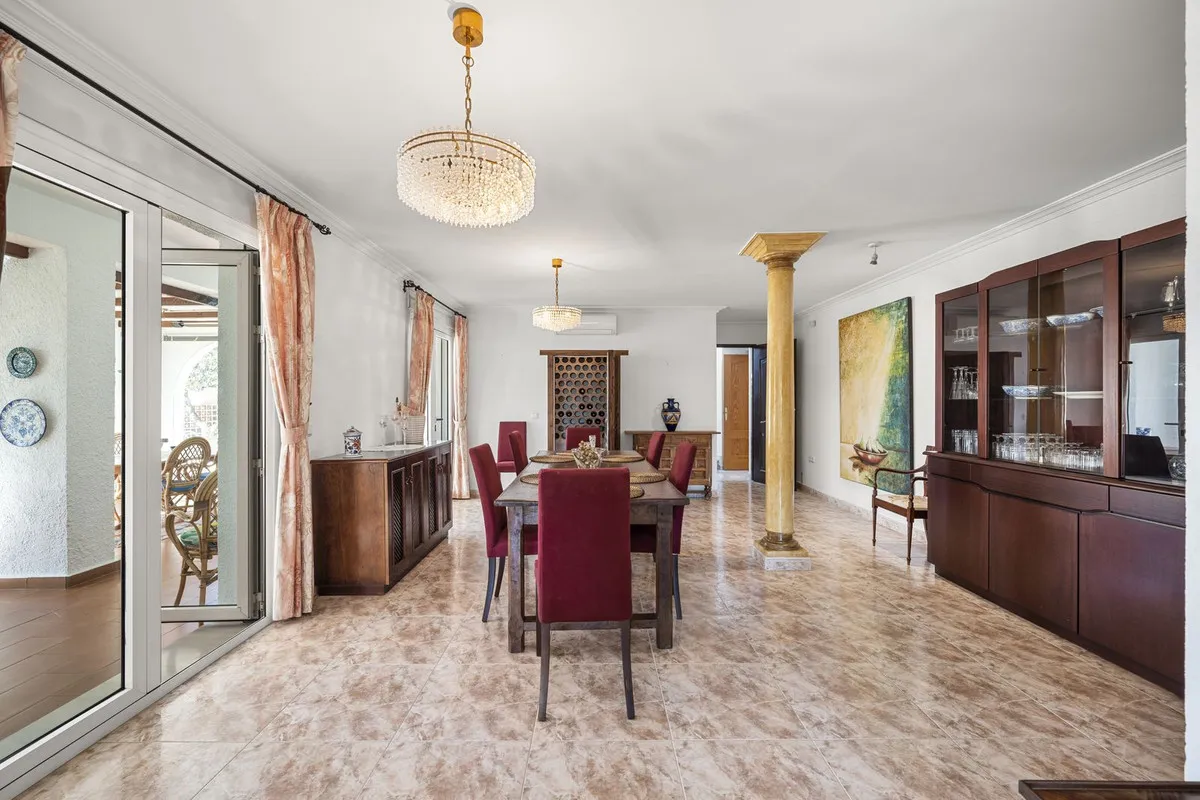 f0bb812a-c545-4049-9394-c3aa2a3889cb