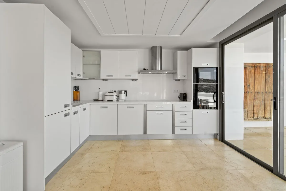 2a5f69bf-1b1c-43da-8093-3d42d943a81a