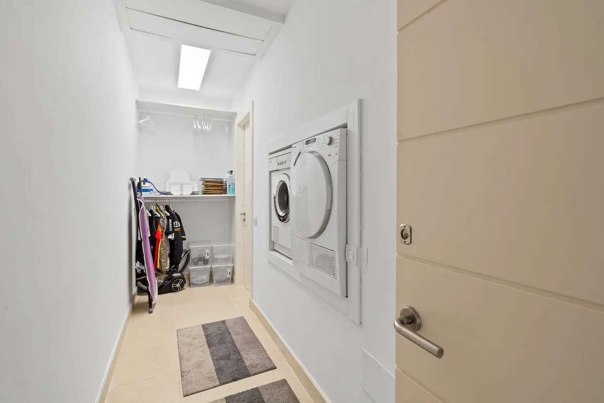 32161f3f-eb06-463f-aceb-fafb018d7141