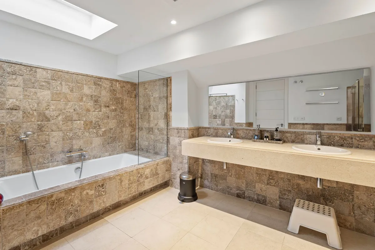 61b73d69-f68b-4ee1-9465-481631f0ca83