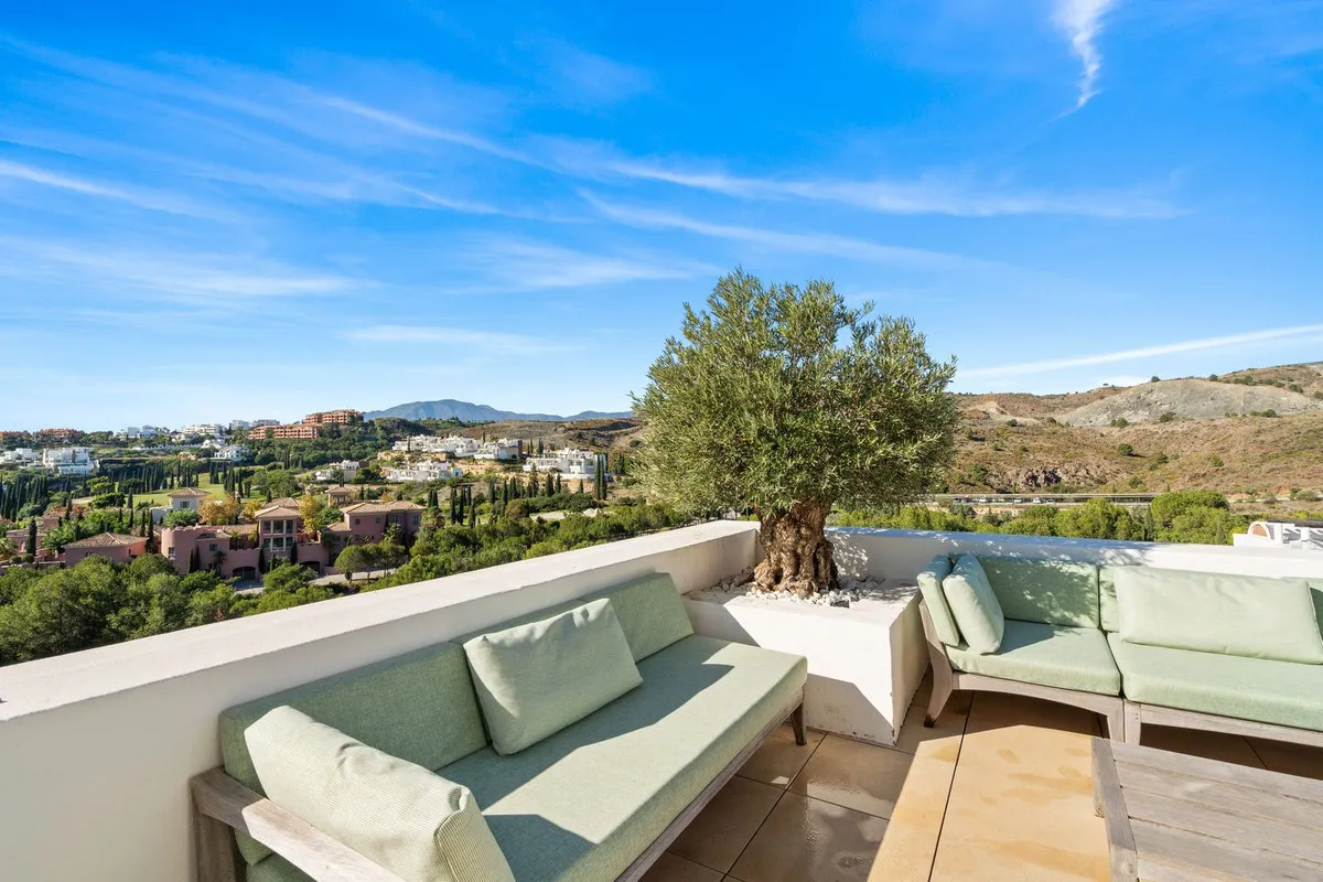 974ebf61-43f8-48d2-9501-38ea015c29e0